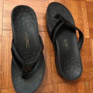 Vionic High Tide Sandal (black size 7)